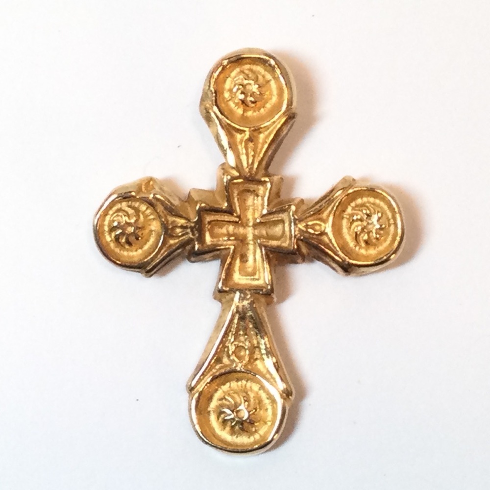 Metropolitan Museum Byzantine Cross Pendant